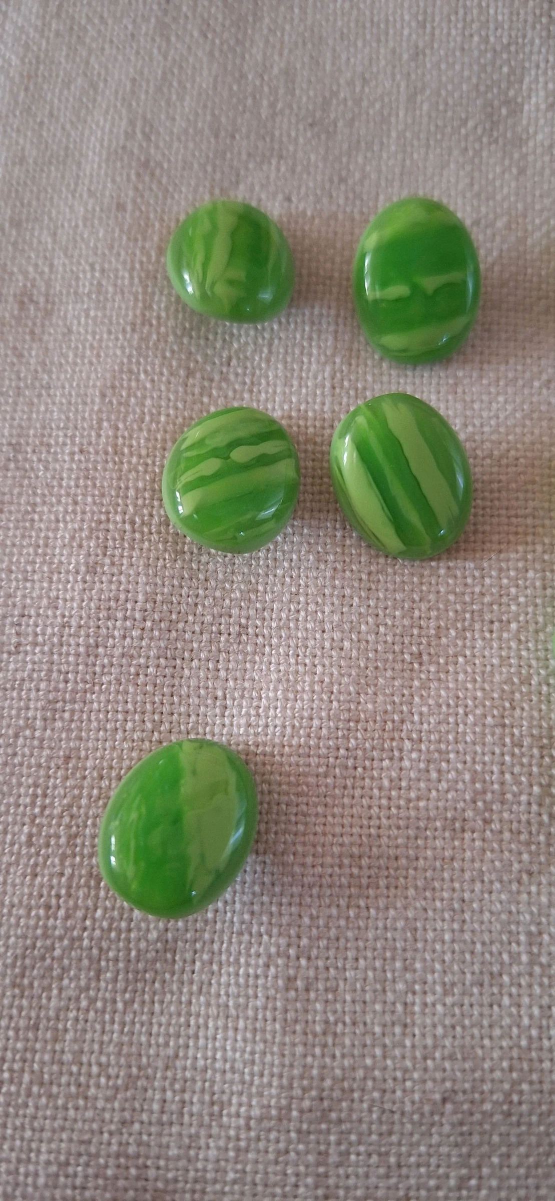 10 botões 18 mm para costurar em resina verde – photo 4